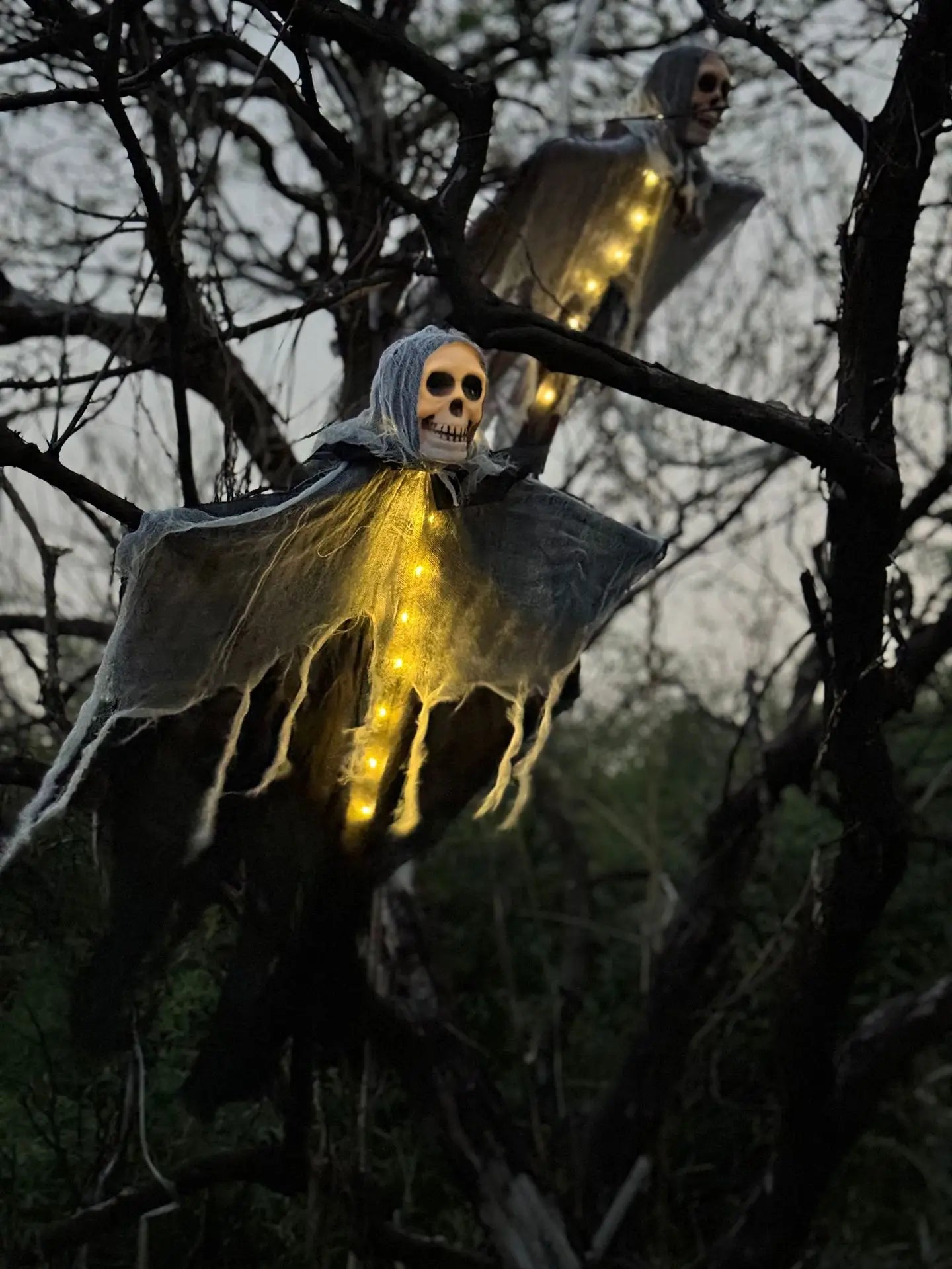 Halloween Skeleton Ghost Decoration Ghost with LED Halloween decoration LED String Lights for Outdoor Use in Gardens